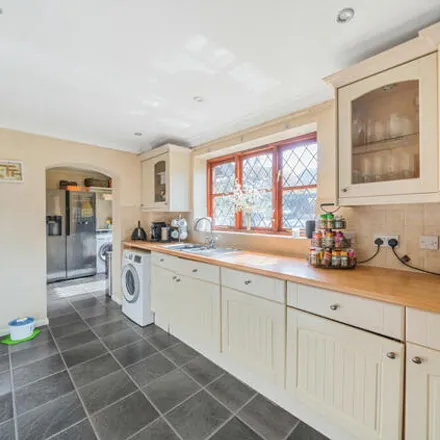 Image 3 - Surrey Court, Chavey Down, RG42 3XR, United Kingdom - House for sale