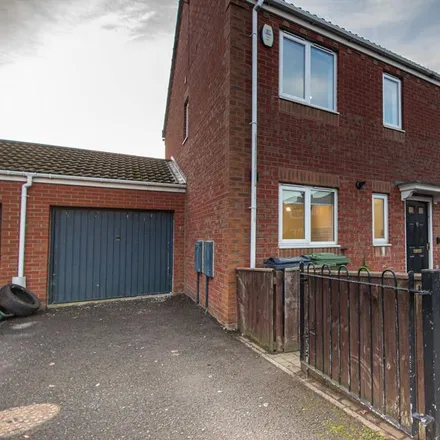 Rent this 3 bed duplex on JOHNSON STREET-S/B in Johnson Street, Gateshead