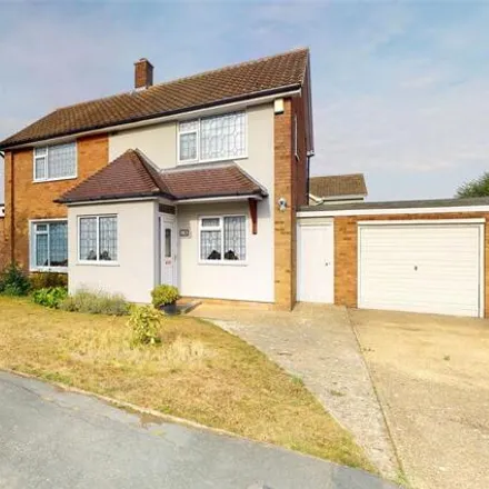 Buy this 3 bed house on Curlew Crescent in Basildon, SS16 5HR