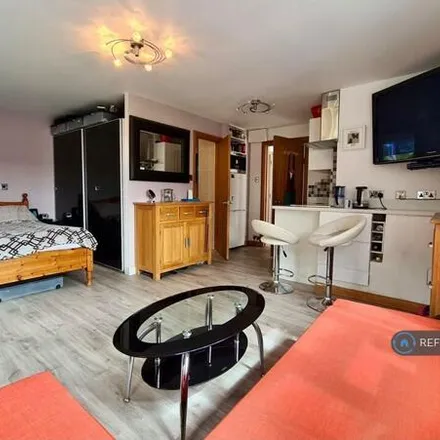 Rent this studio apartment on 39 Inchbrook Road in Kenilworth, CV8 2EX