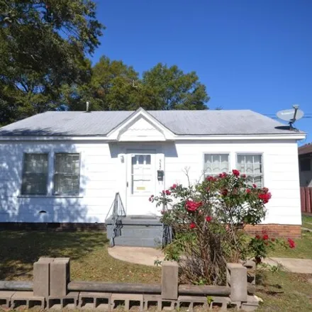 Buy this 2 bed house on 576 East McNeil Street in Magnolia, AR 71753