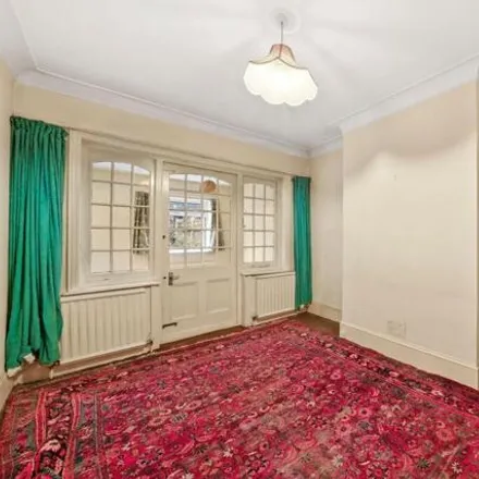 Image 4 - Temple Grove, London, NW11 7UA, United Kingdom - Townhouse for sale