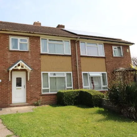 Rent this 3 bed duplex on The Boundary in Bedford, MK41 9HX