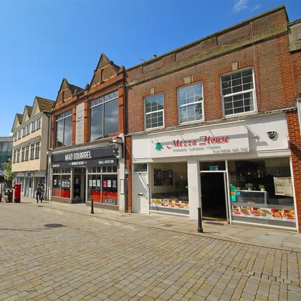 Rent this 4 bed apartment on Toni & Guy in Church Street, High Wycombe