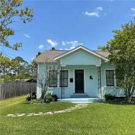 Buy this 3 bed house on 1375 East Ford Street in Lake Charles, LA 70601