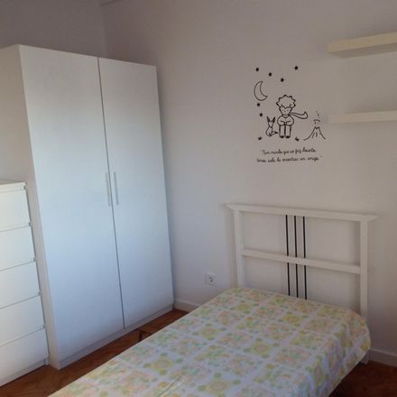 Rent this 6 bed room on Avenida de Roma in 1700-341 Lisbon, Portugal