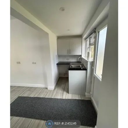 Image 2 - Pye Green Road, Hednesford, WS11 5RW, United Kingdom - Apartment for rent