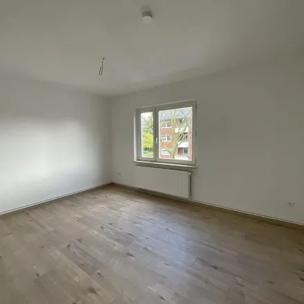 Rent this 3 bed apartment on Bremer Straße 150 in 26382 Wilhelmshaven, Germany