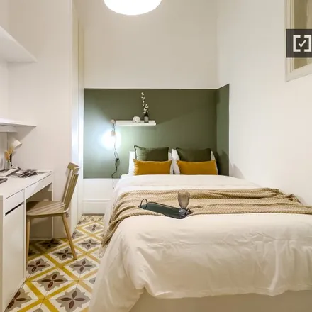 Rent this 7 bed room on Carrer de Pàdua in 25, 08023 Barcelona