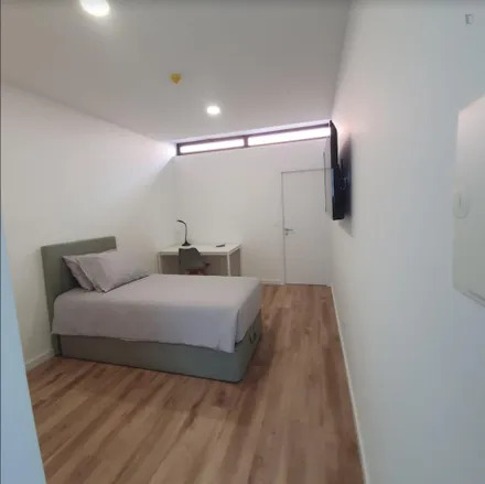 Rent this 24 bed apartment on Rua António Cândido in 4200-068 Porto, Portugal