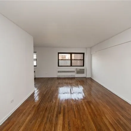 Image 4 - 94-30 58th Avenue, New York, NY 11373, USA - Apartment for rent