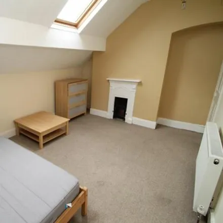 Image 4 - Park Crescent, Leeds, LS12 3NS, United Kingdom - Townhouse for sale