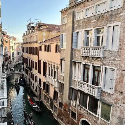Rent this 5 bed apartment on Venice Marco Polo Airport in Percorso ciclo pedonale scolmatore Forte Bazzera, Venice VE