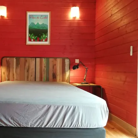 Rent this 3 bed house on 40200 Saint-Paul-en-Born