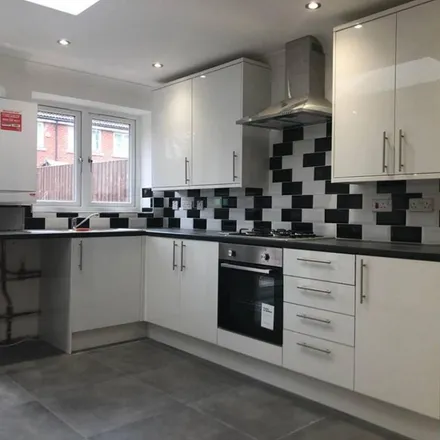 Image 2 - Bluebell Close, London, UB5 5TW, United Kingdom - Apartment for rent