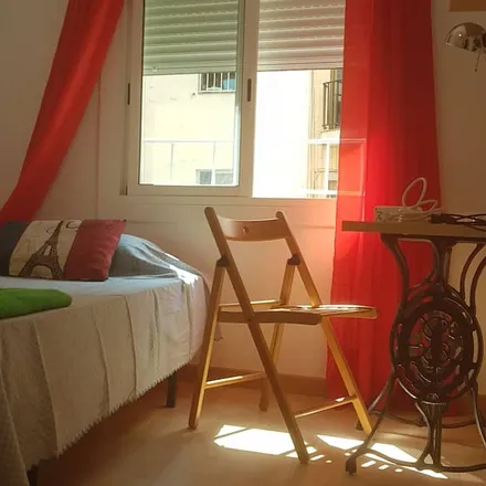 Rent this 3 bed apartment on Associació d'Amics del Ferrocarril de l'Hospitalet de Llobregat in Avinguda d'Amadeu Torner, 113