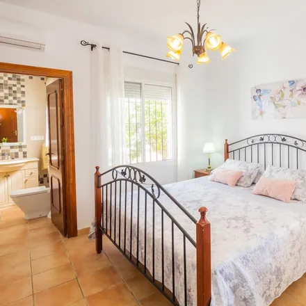 Rent this 3 bed townhouse on 29120 Alhaurín el Grande
