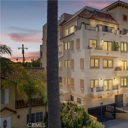 Rent this 3 bed condo on Hamilton Drive in Beverly Hills, CA 90048