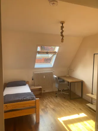 Rent this 3 bed apartment on Haakestraße 75 in 21075 Hamburg, Germany
