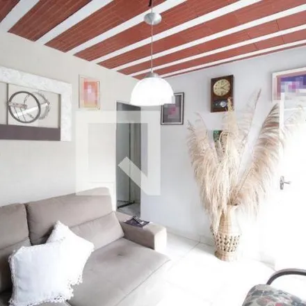 Rent this 4 bed house on Rua Osmar Sales Monteiro in Presidente Roosevelt, Uberlândia - MG
