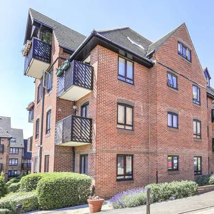 Rent this 3 bed apartment on 15-28 Boleyn Court in Buckhurst Hill, IG9 5UE