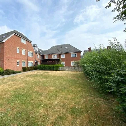 Rent this 2 bed apartment on 11-19 Reading Road in Sindlesham, RG41 5FL