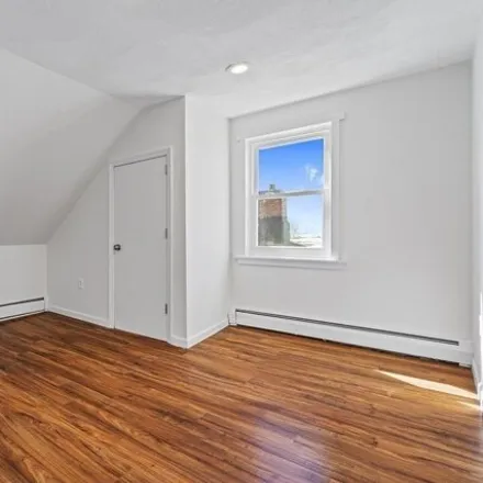 Image 4 - 396 Meridian Street, Boston, MA 02298, USA - Apartment for rent