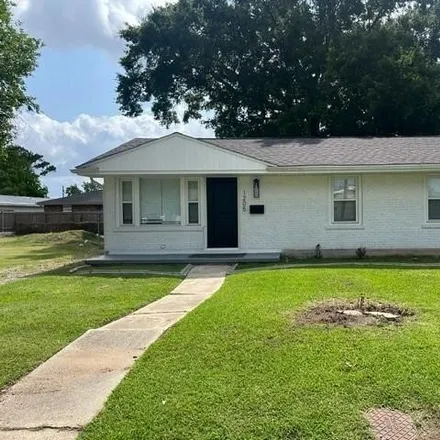 Rent this 3 bed house on 1205 Division Street in Metairie Terrace, Metairie