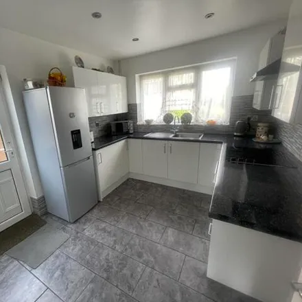 Image 5 - Gooseberry Hill, Luton, LU3 2LB, United Kingdom - House for sale