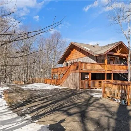 Buy this 4 bed house on Beech Mountain Club in 103 Lakeledge Road, Beech Mountain