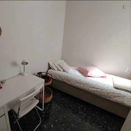 Rent this 3 bed room on Carrer de València in 605, 08026 Barcelona