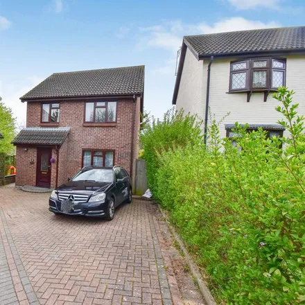 Rent this 3 bed house on Dunnock Way in Colchester, CO4 3UP