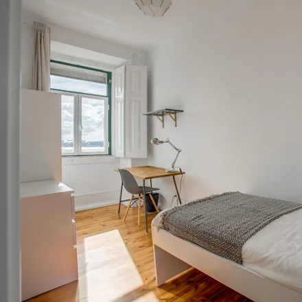Rent this 7 bed room on Pastelaria Conde in Calçada do Marquês de Abrantes, 1200-719 Lisbon