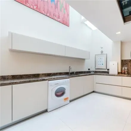 Image 6 - Thresher Owen, Battersea Square, London, SW11 3RA, United Kingdom - Townhouse for sale