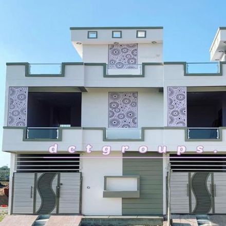Rent this 3 bed house on Lucknow in Sadar, India