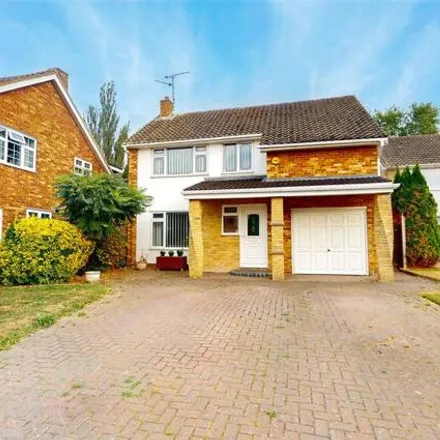 Buy this 5 bed house on Curlew Crescent in Basildon, SS16 5HR