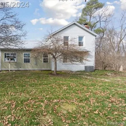 Buy this 3 bed house on Groveland Road in Oakland County, MI 48462