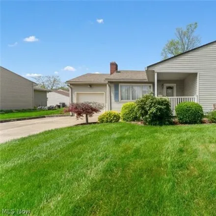 Buy this 3 bed house on 2752 Christine Lane in Youngstown, OH 44511
