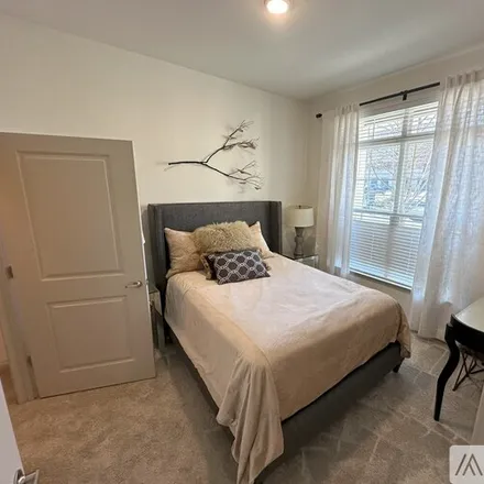 Image 9 - 323 Seven Springs Way, Unit 314 - Apartment for rent