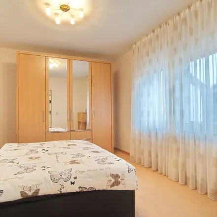 Rent this 3 bed apartment on Heckenweg 27 in 45481 Mülheim an der Ruhr, Germany