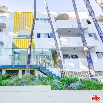 Rent this 1 bed apartment on Franklin & Whitley in Franklin Avenue, Los Angeles