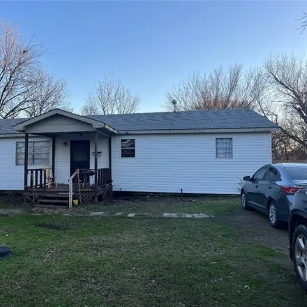 Buy this 3 bed house on 378 East Saint Louis Avenue in Wetumka, Hughes County