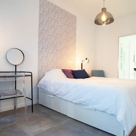 Rent this 11 bed room on Rue Hors-Château 112 in 4000 Liège, Belgium