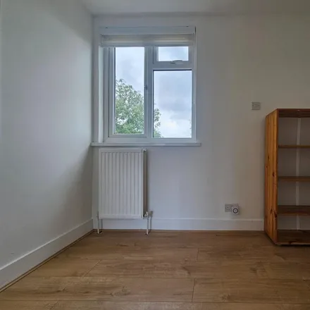 Image 7 - Addison Avenue, Oakwood, London, N14 4AL, United Kingdom - Townhouse for rent