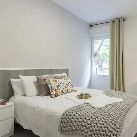 Rent this 9 bed room on Instalaciones Deportivas de Vallehermoso in Calle de Santander, 28003 Madrid