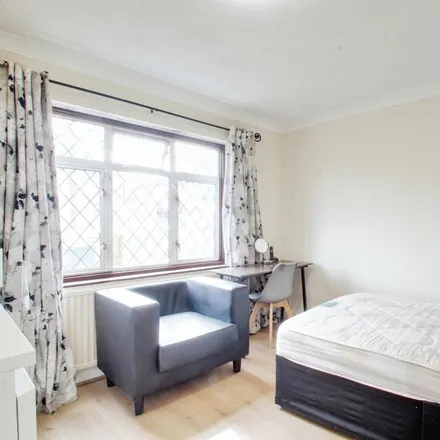 Rent this studio room on Willow Tree Close in London, UB4 9DB