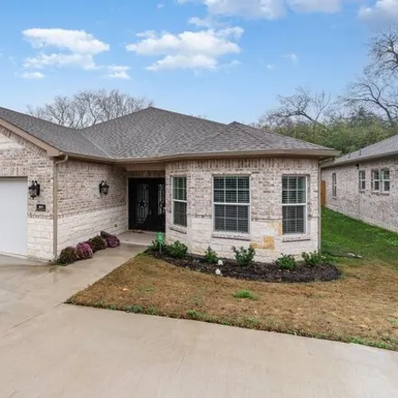 Buy this 4 bed house on 911 East Jefferson Street in Van Alstyne, TX 75495