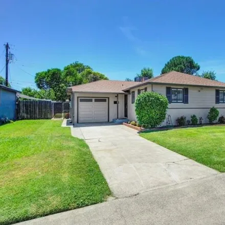 Buy this 3 bed house on 1533 Portsmouth Avenue in Peethill, West Sacramento