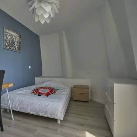 Rent this 4 bed room on 3 Rue de l'Abbé Desplanques in 59130 Lambersart, France