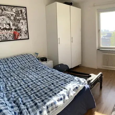 Rent this 1 bed room on Vintrosagatan 3 in 124 73 Bandhagen, Sweden
